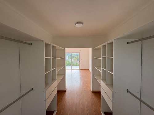 Venta Casa Cuatro Dormitorios Con Patio En Barrio Cerrado Lomas Del Rey Mayu Sumaj