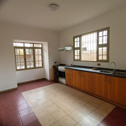 Casa Comercial En Arriendo Ñuñoa / Pedro De Valdivia