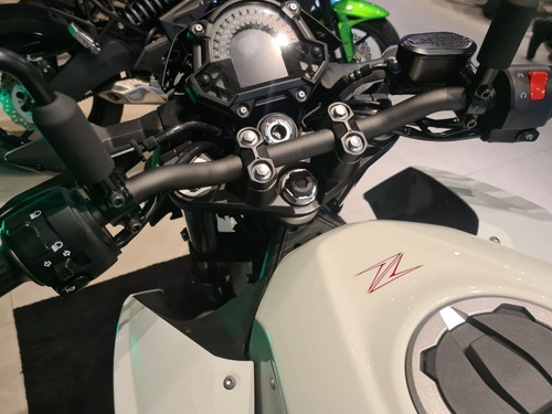 Imagem 6 de 8 de Kawasaki Z400 Branca 2022 - Lançamento