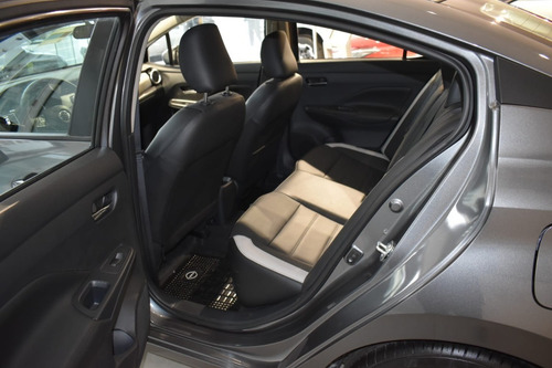 Imagen 2 de 25 de Nissan Versa Exclusive Cvt Juan Carlos