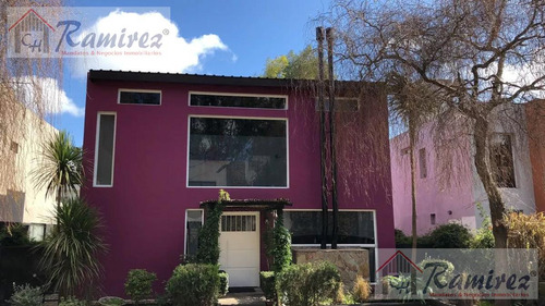 Casa 5 Ambientes En Venta - Parque Leloir, Ituzaingo