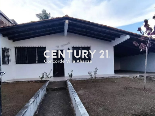 Venta  Casa En Villa Alianza 2,  Precio De Oportunidad 