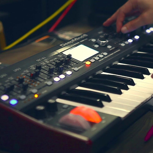 Sintetizador polifônico analógico de 6 vozes Behringer Deepmind 6
