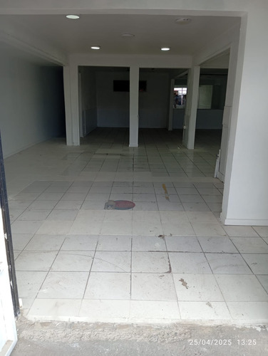 Propiedad Comercial Avda. Pajaritos Con San José.-