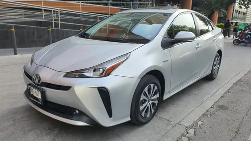 Toyota Prius 1.8 Premium Cvt