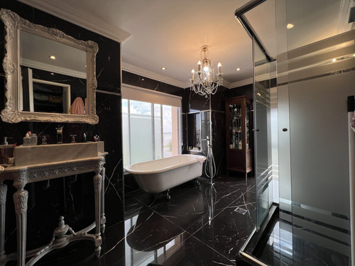 Casa En Venta En San Lucas, Canning, San Vicente