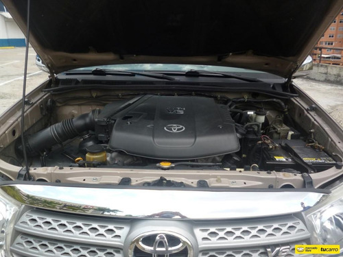 Toyota Fortuner .