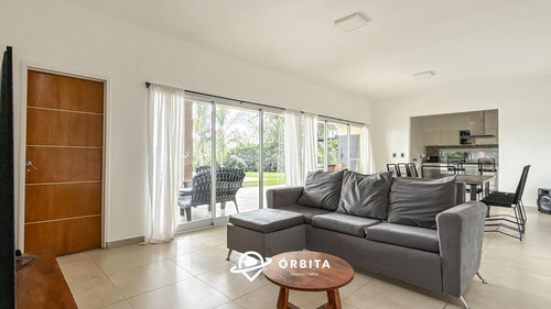 Casa En Venta En San Sebastián, Area 5, A La Laguna