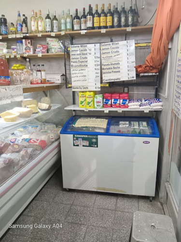 Vendo Fondo De Comercio,fiambrería Con Heladeras,estanterías