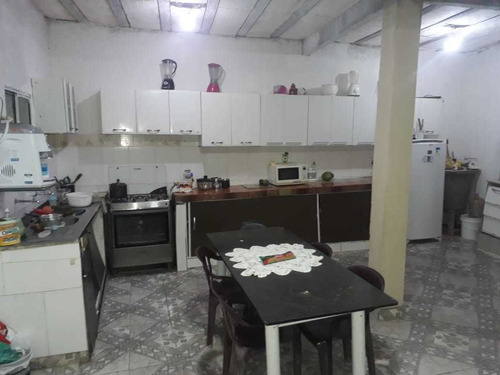 Imagem 4 de 10 de Casa / 3 Quartos /2 Banheiros, 2 Andar- Troca Ou Vende