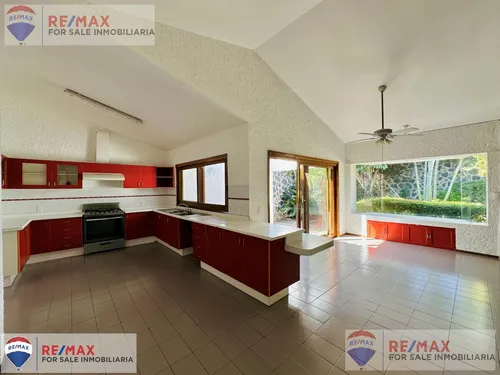 Venta De Casa De Un Nivel En Zona Exclusiva De Cuernavaca, Morelosclave 5379
