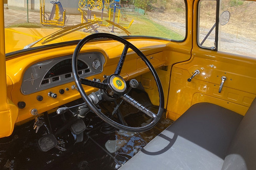 Caminhão Ford F-600 V8 - 1966