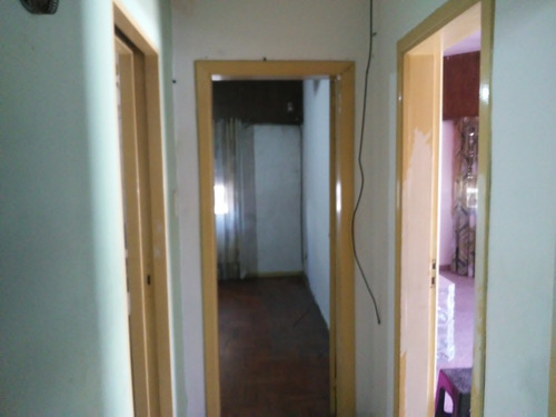 Casa De 4 Ambientes Y 2 Baños En Bernal Oeste.