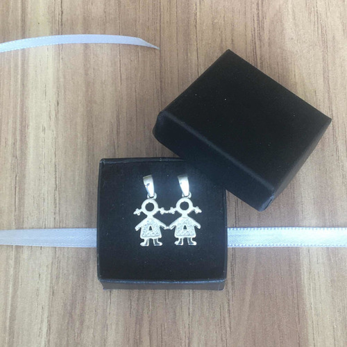 Imagen 8 de 10 de Dije 2 Niñas Con Circonias Y Plata .925 Agálea Joyería