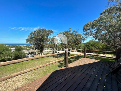 Casa En Venta A Tres Cuadras De La Playa. Piriápolis - Punta Negra. 1590 Metros Cuadrados De Terreno.