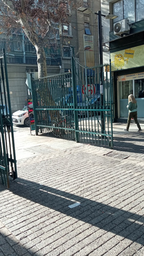 Amplia Oficina Tenderini/ Moneda Piso 5