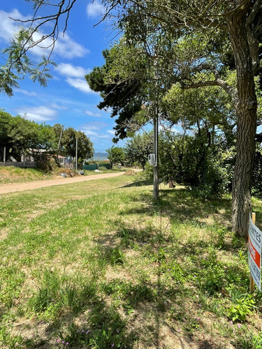 Casa En Venta Con Amplio Terreno A Pasos Del Mar