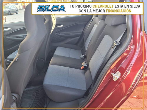 Imagen 12 de 16 de Chevrolet Onix Ls 2023 Rojo 0km