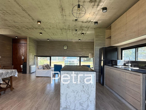 Casa En Venta De Hormigón Visto En Costa Esmeralda