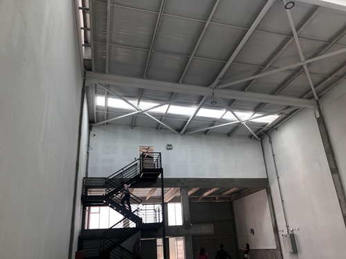Arriendo Nuevo Bodegas 315 M2 De Galpón Y 83 M2 De Oficinas,