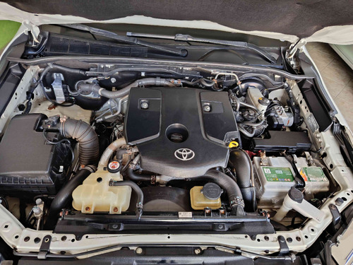 Toyota Hilux SW4 2.8 SRX DIAMOND 4X4 7 LUGARES 16V TURBO INTERCOOLER DIESEL 4P AUTOMÁTICO