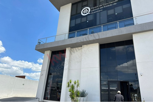 Oficina En Nivel 2 En Renta En Edificio Tres29 Centro Sur