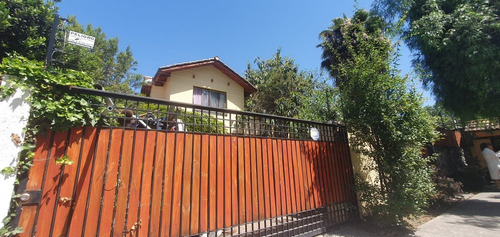 Casa 2 Pisos Amplia , 5 Dormitorios , 3 Baños , Living , Com