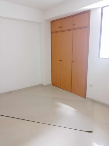 Apartamento En El Parral Resd. Pegaso
