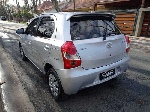 Imagen 4 de 15 de Toyota Etios Xs Nafta 1.5 Caja Manual De 6ta Año 2016