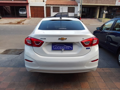 Chevrolet Cruze II 1.4 Sedan Lt