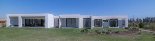 Imagen 1 de 17 de Gran Casa En Zona Centro De Chicureo