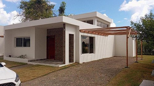 ¡tu Oasis En Bávaro Te Espera! Casa Nueva En Conjunto Cerrado Con Piscina