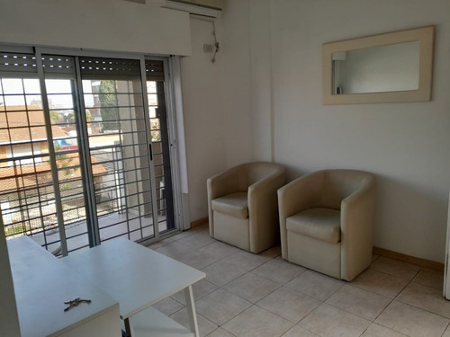 Imagen 4 de 10 de Excelente Departamento De 3 Ambientes Con Cochera En Bernal