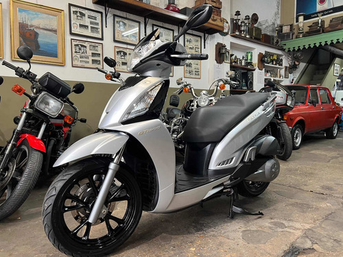 Imagen 8 de 22 de Kymco People 300 Gti 2017 U Dño Serv Off Permuto