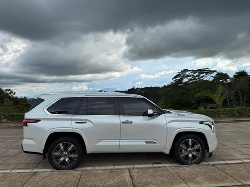 Toyota Sequoia 3.5 V6 Capstone