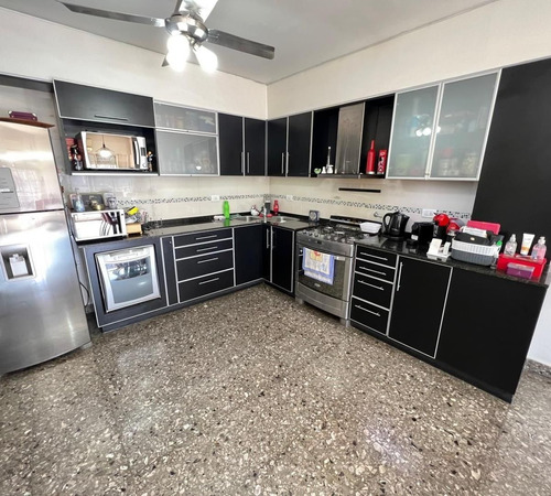Venta De Departamento Con Galpon En Pompeya