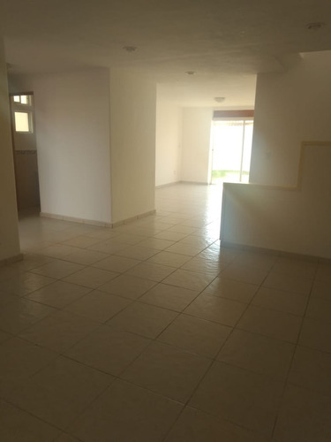 Rento Hermosa Casa Fracc. Exclusivo En El Pueblito Lm
