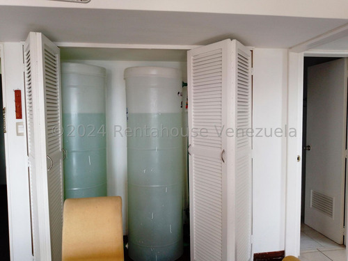 Alquiler De Departamento En Colinas Bello Monte #25-15077