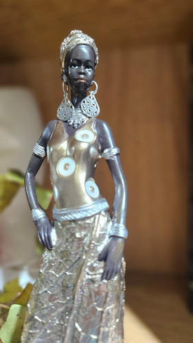Escultura Mujer Africana Esbelta 33cm Elemento Etnico Deco Blanco