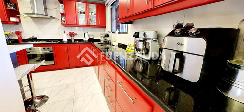 Casa En Venta De 3 Dorm. En Macul