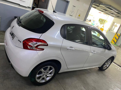 Ginza. Peugeot 208 Allure 1.5n Touchscreen 2016