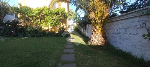 Casa En Venta De 5 Dorm. En Ñuñoa