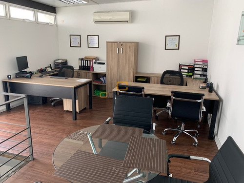 Edificio Corporativo En Alquiler, 9 Privados, 3 Baños Y 2 Patio - Canelones- Parque Rodó
