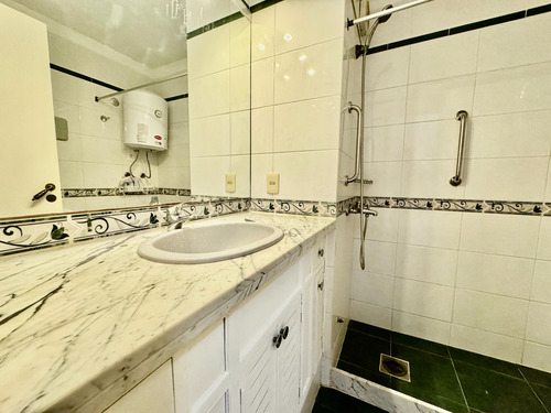 Venta Apartamento Pocitos, 2 Dormitorios + Servicio, 3 Baños, Balcón Y Garage