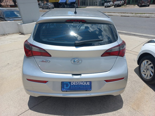 Imagem 10 de 15 de Hyundai Hb20 Comfort Plus 1.0 2019 Prata