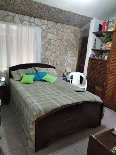 Imagen 10 de 14 de Vendo Amplia Casa Conjunto Res. Vista Hermosa. Castillejo.
