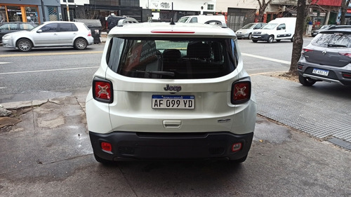 Imagen 5 de 14 de Jeep Renegade 2022 1.8 Longitude At6