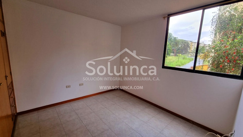 Imagen 10 de 14 de Resid. Santa Barbara, Av. Las Américas
