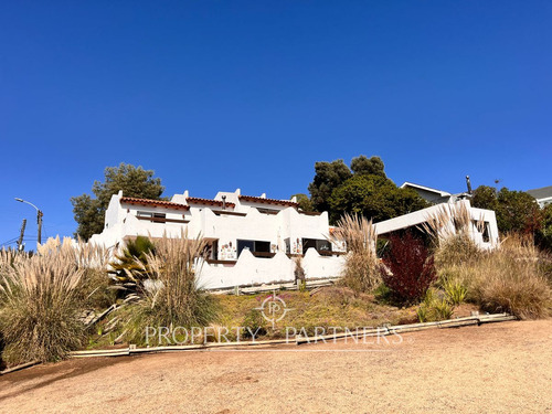 Espectacular Casa Mediterranea En Condominio Conso...