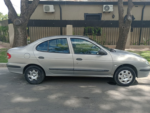 Renault Megane 1.9 I Tric Pack Plus